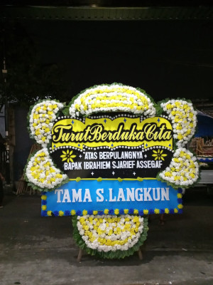 Papan Bunga Duka di Benteng